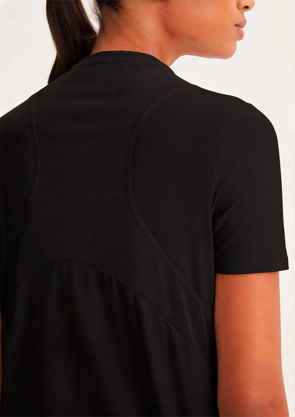 Camiseta Manga Curta Esportiva Com Tule Hering Feminina - Preto